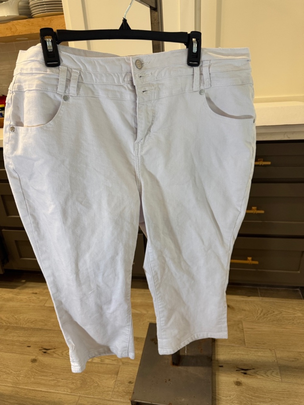 eighty•eight Premium White Capri Jeans - Size 20
